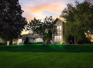 S49W23360 Mill Creek Trl, Waukesha, WI 53189