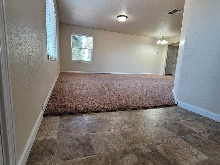 1694 Cloverlawn Dr — Photo 8