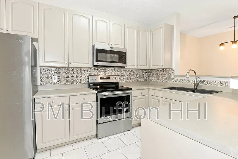 2 bed, 2.0 bath, 968 sqft, $1,695 — Photo 3