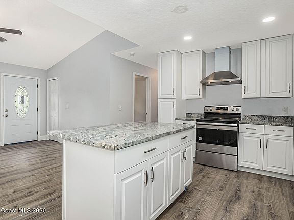 3rd image of 2163 Randall Ave SE