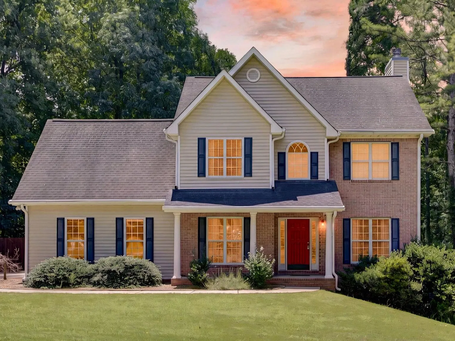 4 bed, 2.5 bath, 3000 sqft, $3,000 — Photo 1