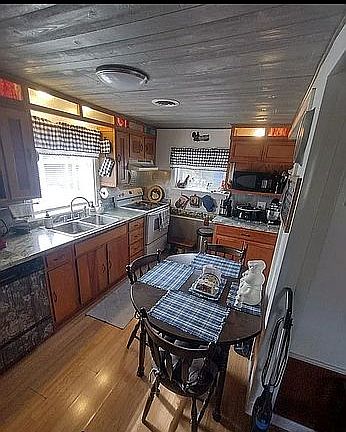 Big countertop,extra counter