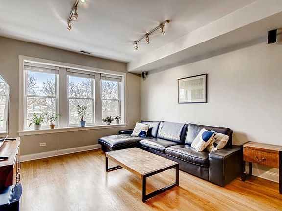 3rd image of 1525 W Cullom Ave APT 3