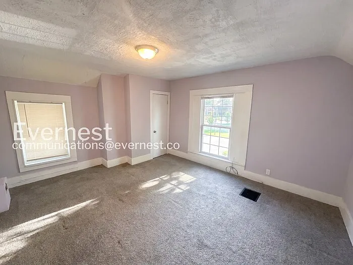 347 Maple Blvd — Photo 10