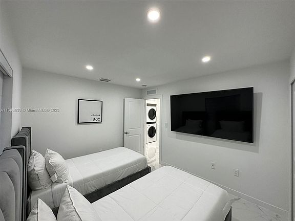 4th image of 2492 NW 44th St #1