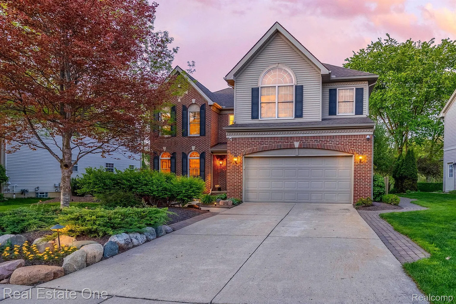 1090 Shetland Dr photo 1