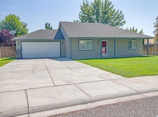 3026 Bluet Dr, West Richland, WA