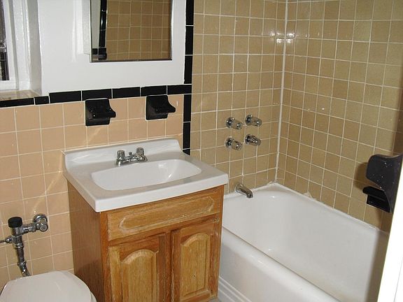 5th image of 1177 Morris Ave