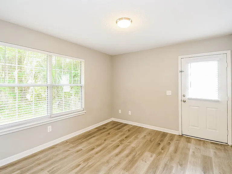 213 Park Ave — Photo 11