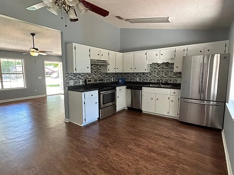 1012 Farr Ct — Photo 15