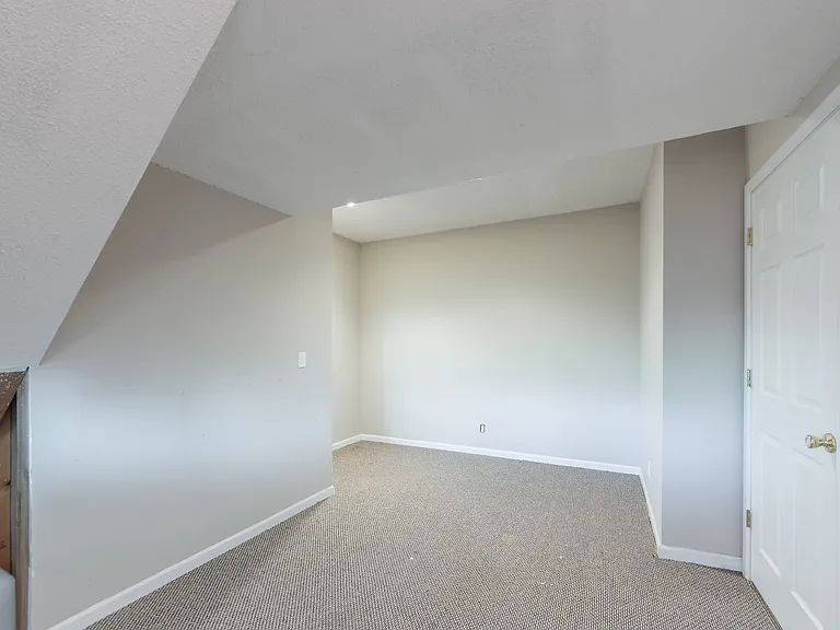 12515 Hollingsworth Rd — Photo 39