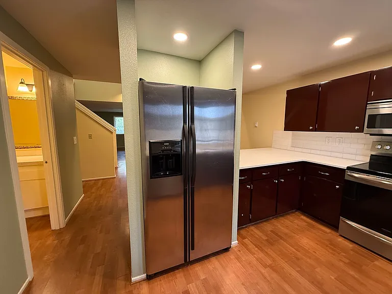1050 NE Butler Market Rd #2 — Photo 7
