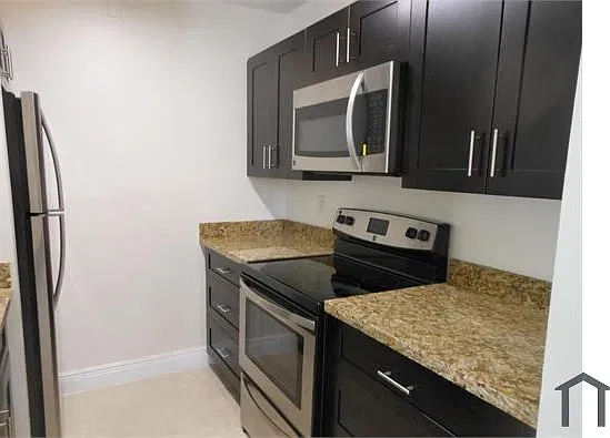 2 bed, 921 sqft, $2,490 — Photo 1