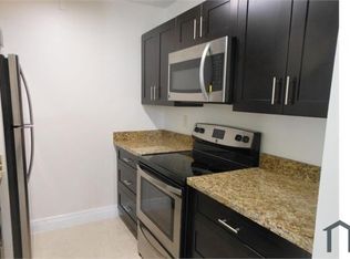 919 Meadows Cir, Boynton Beach, FL 33436