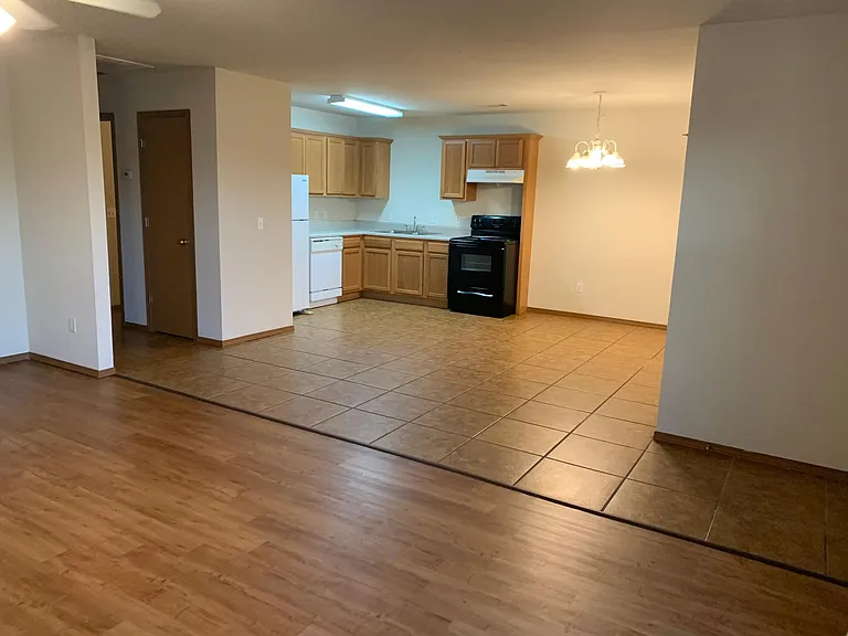 317-319 E Southern Trace Dr — Photo 3