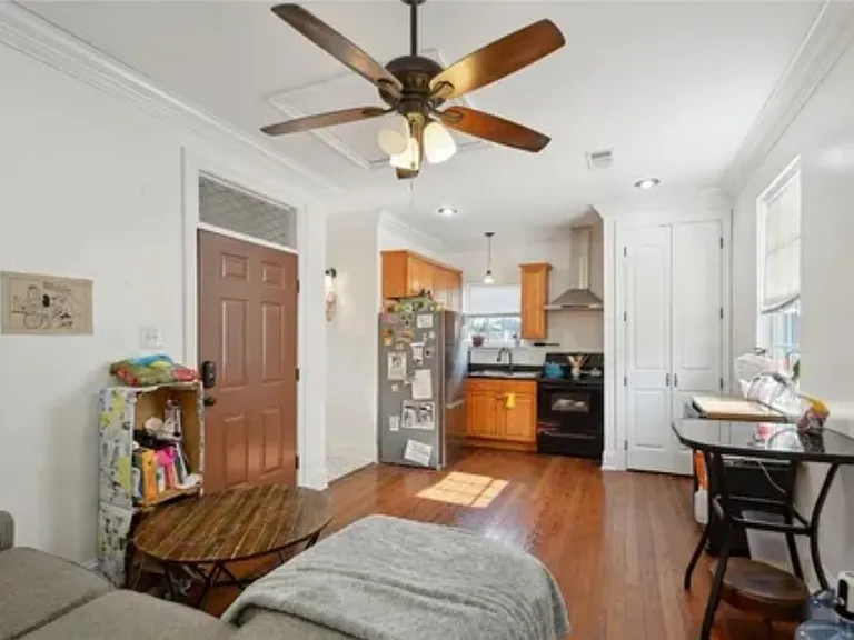 2703 Amelia St — Photo 2
