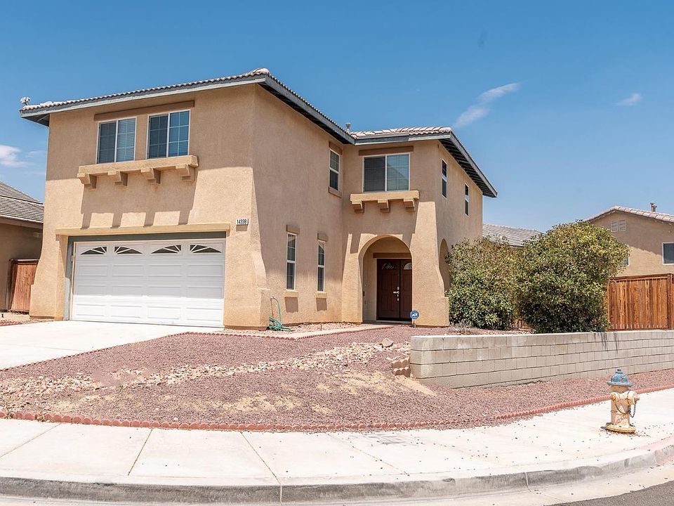 1st image of 14338 Castle Peaks St