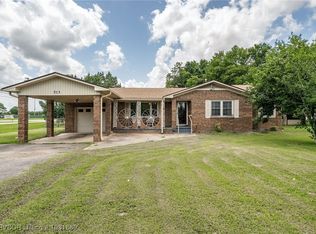 909 S Division St, Lavaca, AR 72941