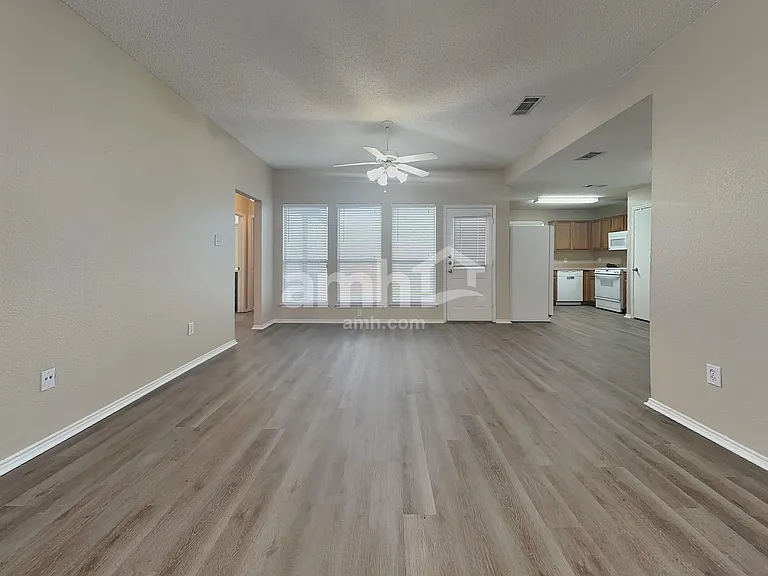 2736 Briscoe Dr — Photo 8