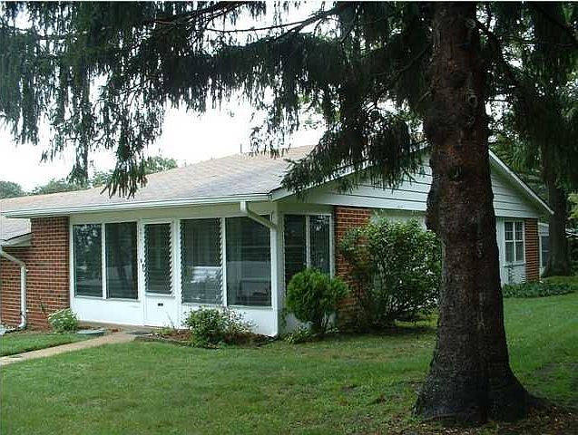 1st image of 881F Balmoral Ct