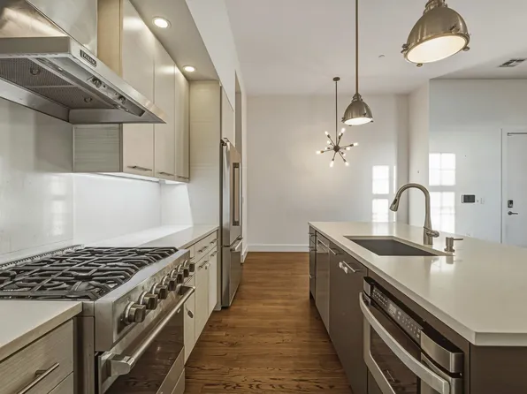 304 Pavonia Avenue image 1 of 25