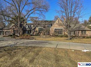 6710 Davenport St, Omaha, NE 68132