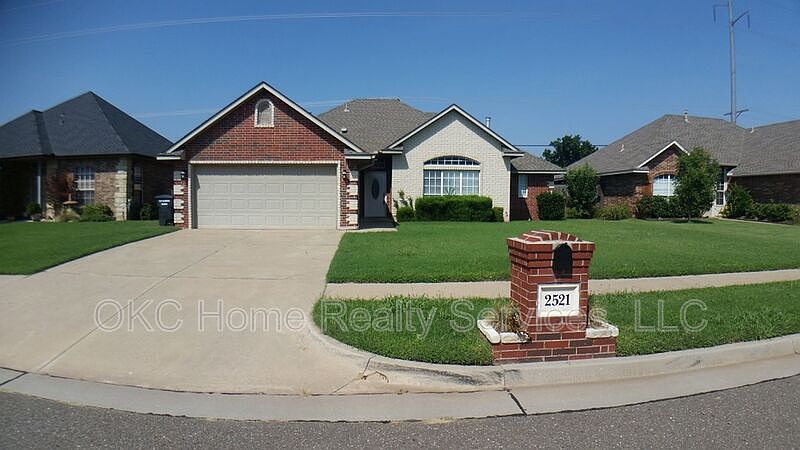 1st image of 2521 Thomas Dr