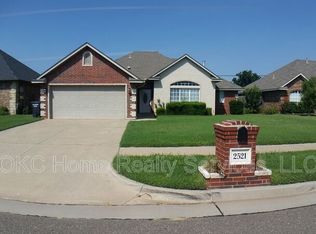 2521 Thomas Dr, Moore, OK 73160