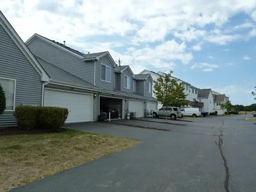 637 Lincoln Station Dr — Photo 11