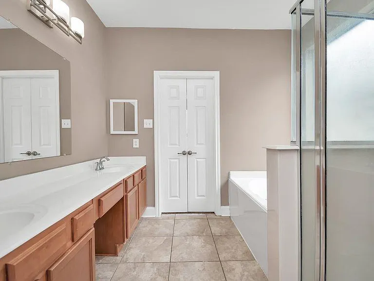 1914 Lenora Ct — Photo 24