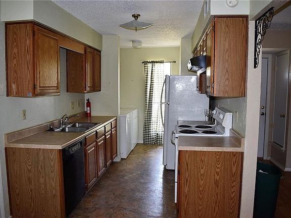 5th image of 913 Oak Grove Ln
