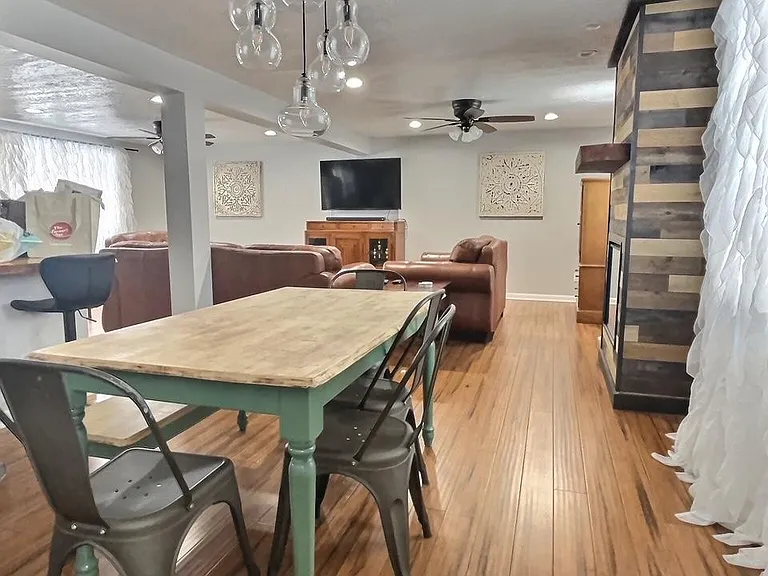 437 New Castle St — Photo 1
