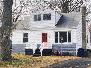 3337 Wismer Rd, Saint Ann, MO 63074