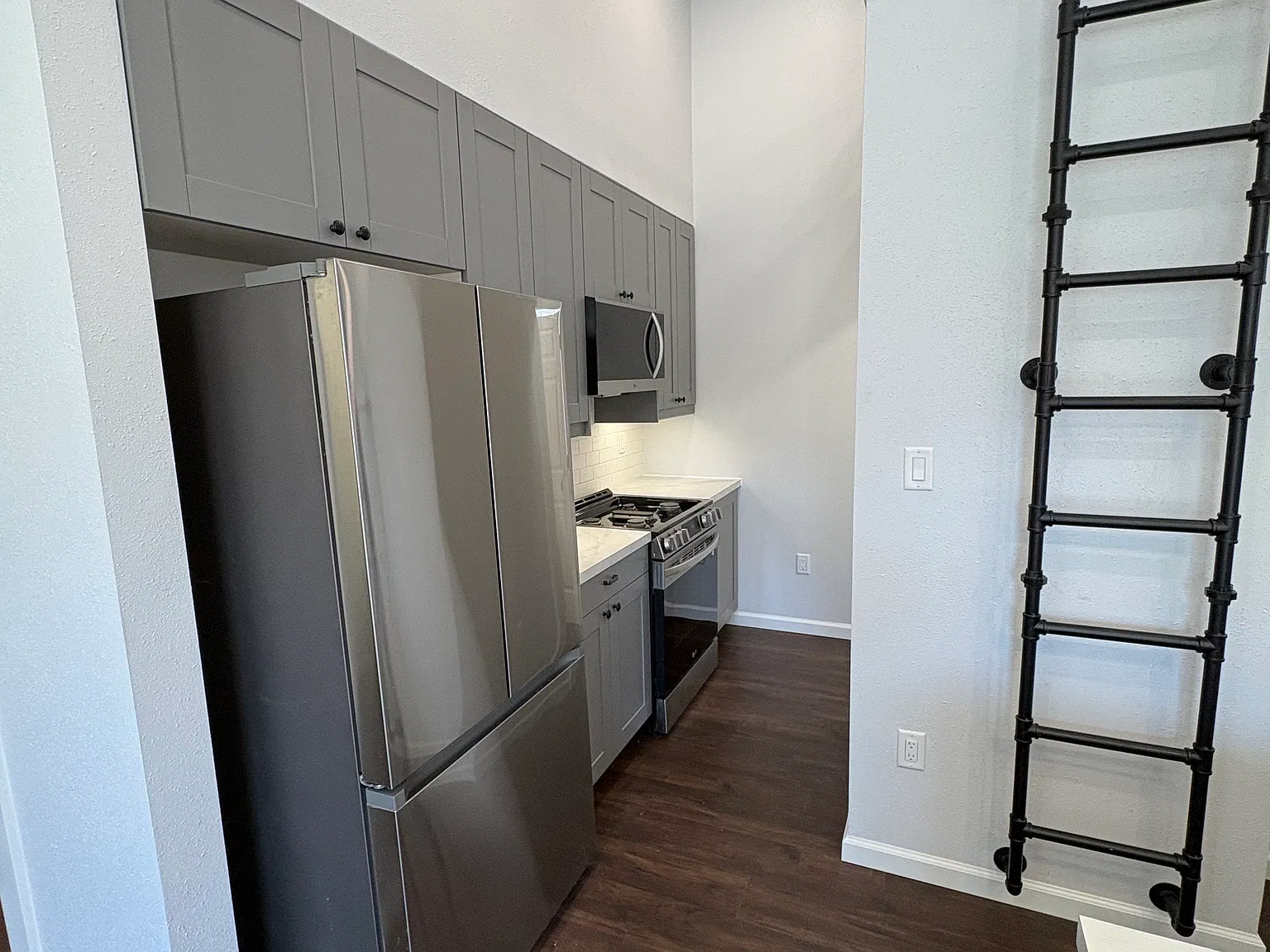 4225 7th Ave — Photo 3