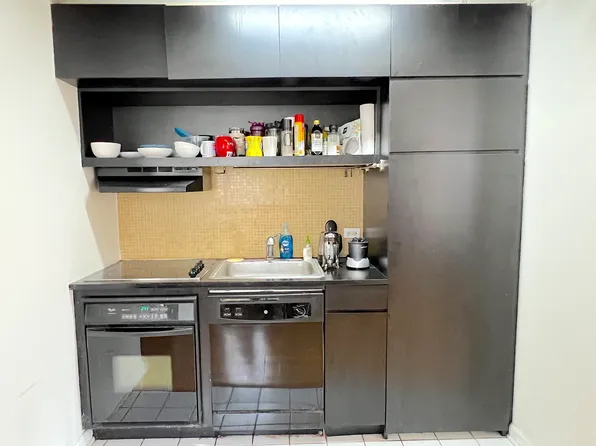 56 Pine Street 15B image 3 of 4