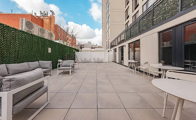 Rented by REAL New York | media 23