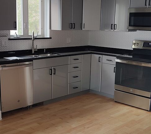 4th image of 5911 W Higgins Ave #2