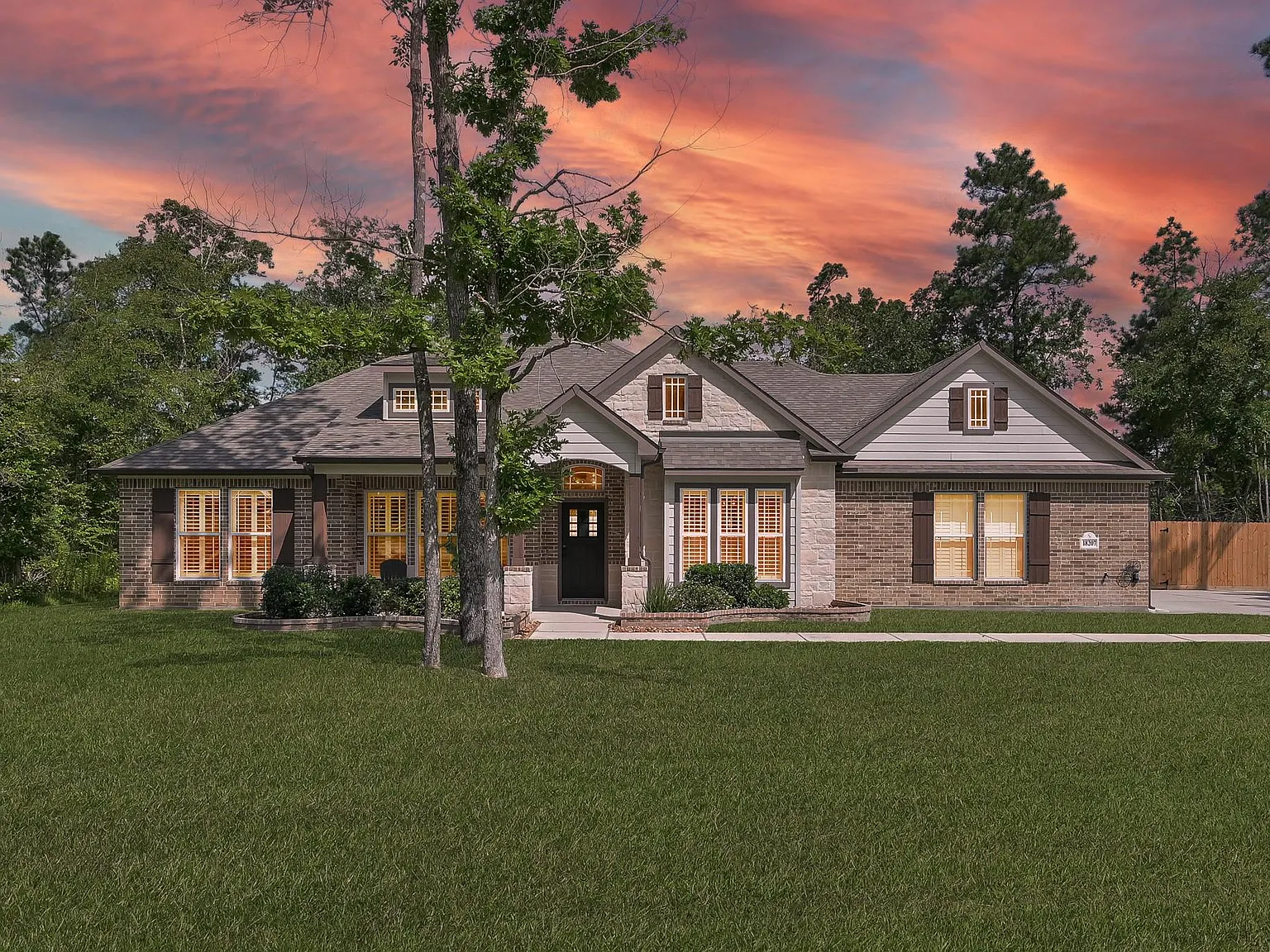 4 bed, 2.5 bath, 2276 sqft, $2,700 — Photo 3