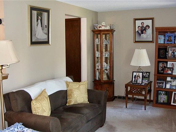 5th image of 43 E Toulon Dr