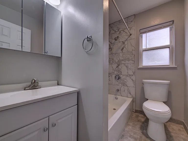 Windsor Apartments — Photo 11