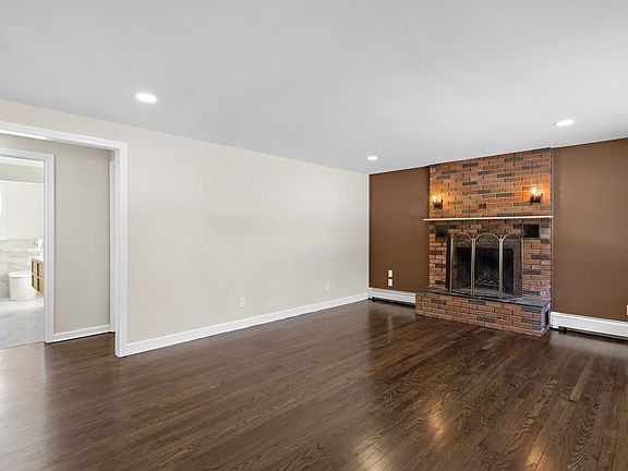 3rd image of 19 Auburn Road