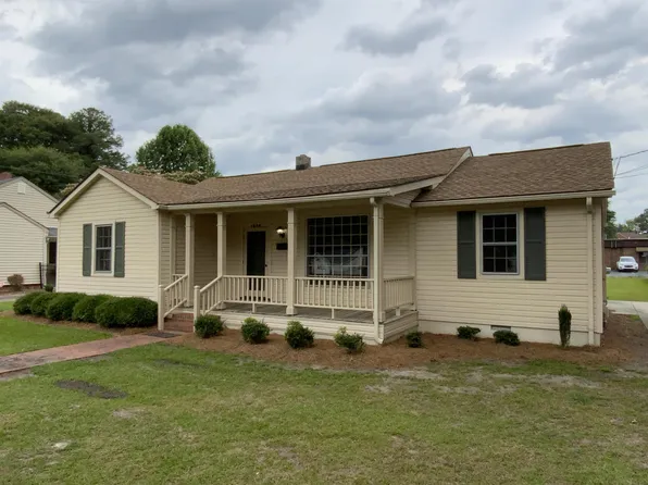 1204 W Divine St, Dunn, NC 28334