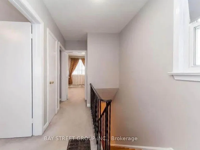 57 Medway Cres #UPPER FLOOR — Photo 15