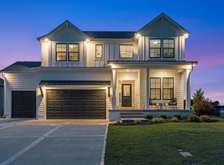 1602 SW Arbormist Dr, Lees Summit, MO 64082