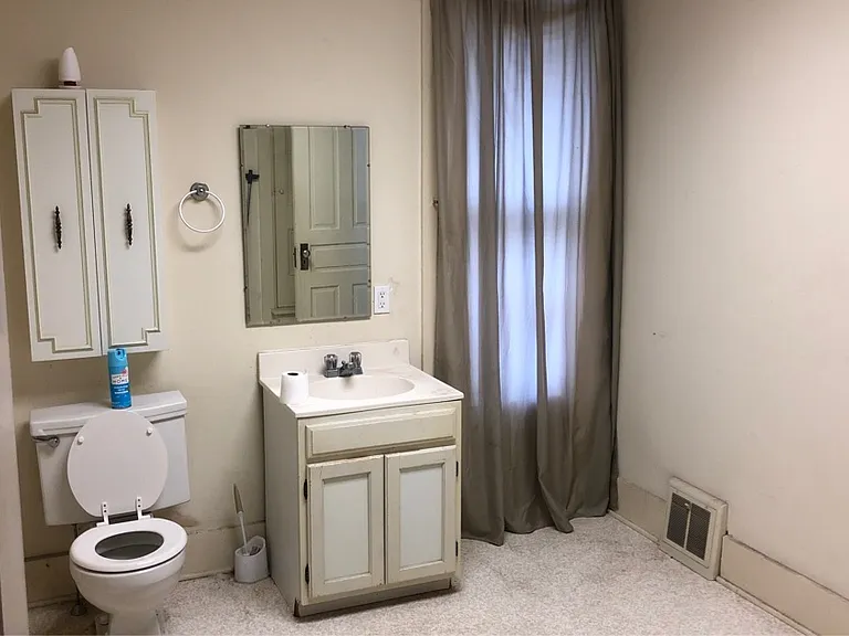 225 Winter Ave — Photo 6