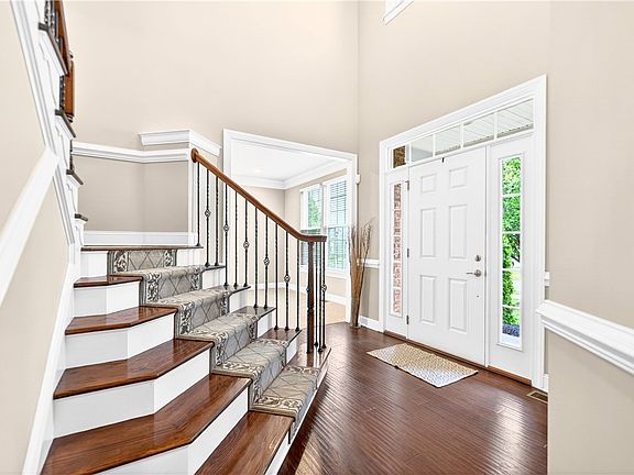 2nd image of 813 Balmoral Ct