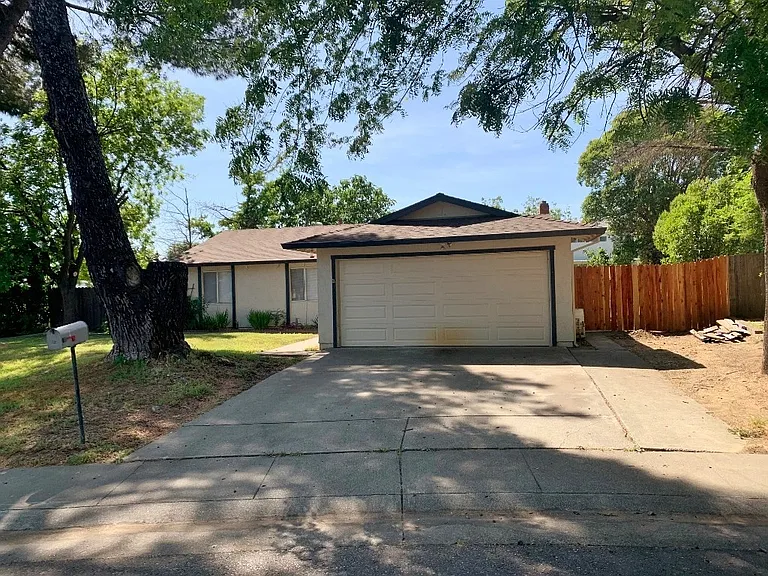 805 Avon Ct — Photo 3