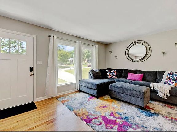 2nd image of 2809 Newark Dr