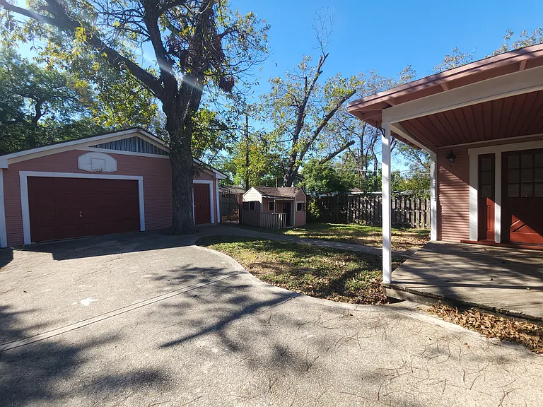 1138 W Magnolia Ave — Photo 21