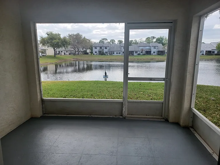 Screened In Porch w/Lake View